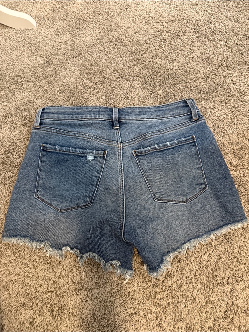 Evereve Faded Blue Distressed Denim Shorts, size 28 - Picture 2 of 3